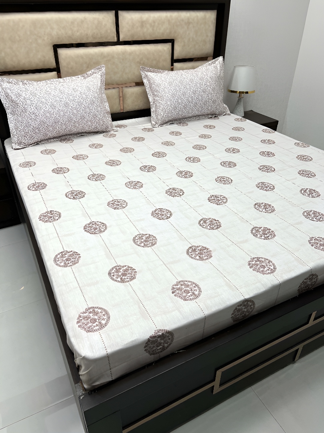 

Pure Decor Brown & White Floral Printed 380 TC Pure Cotton King Bedsheet & 2 Pillow Covers