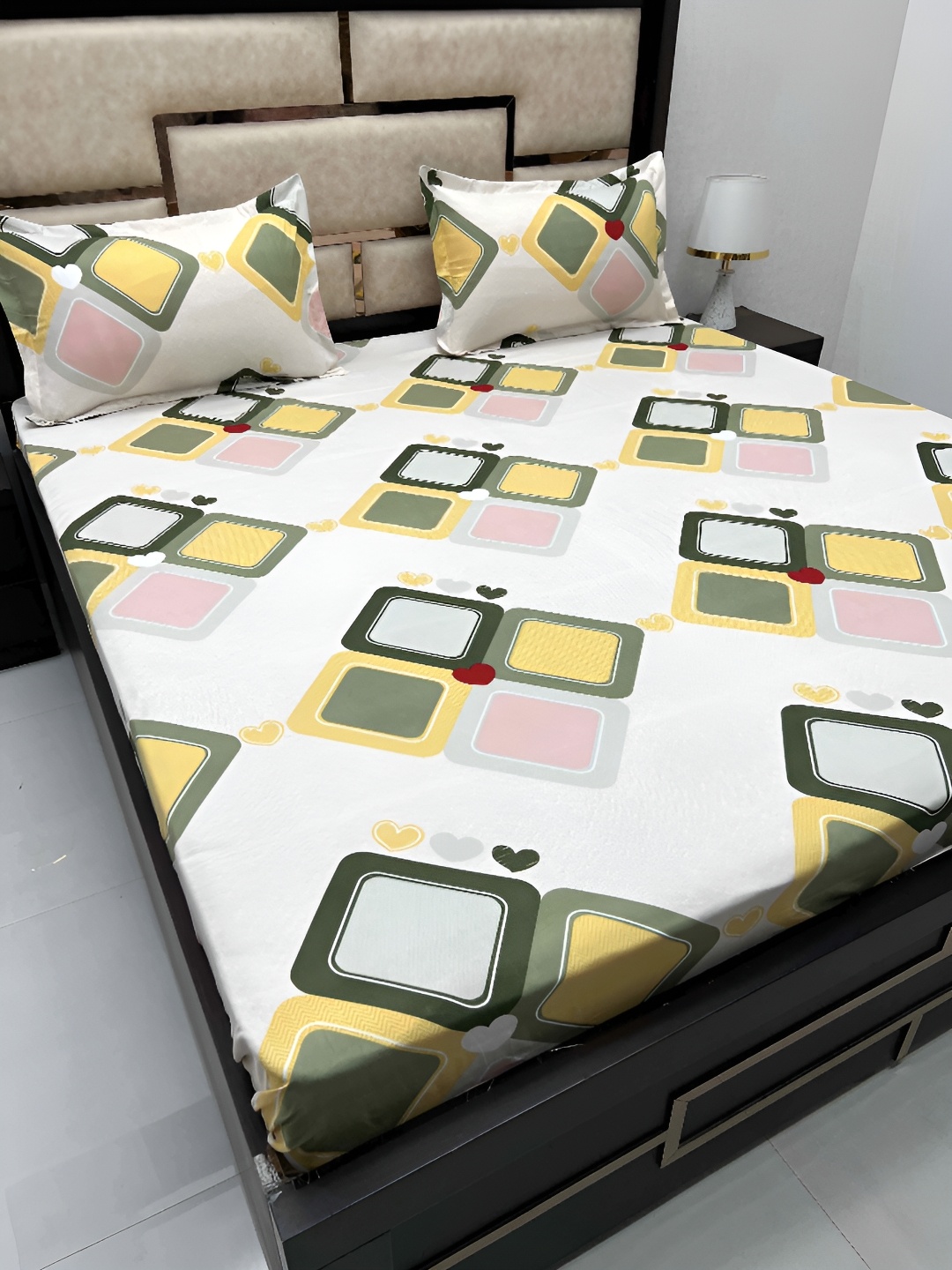 

Pure Decor Cream-Coloured Printed 260 TC Cotton King Bedsheet & 2 Pillow Covers