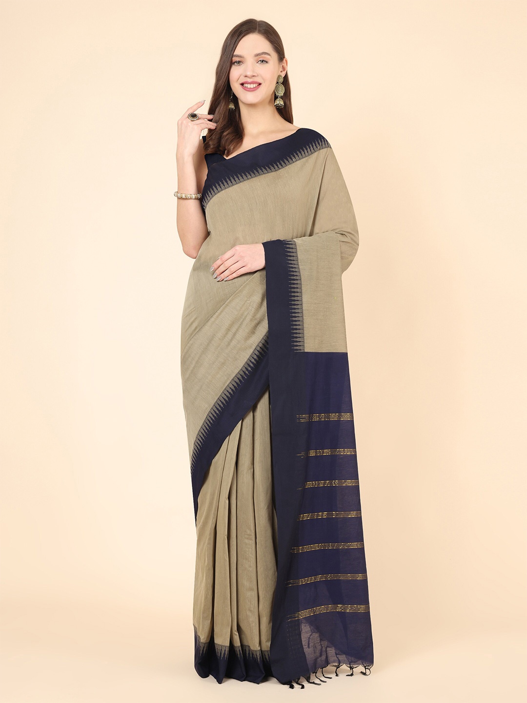 

Manvish Drapes Jaali Silk Cotton Gadwal Saree, Grey