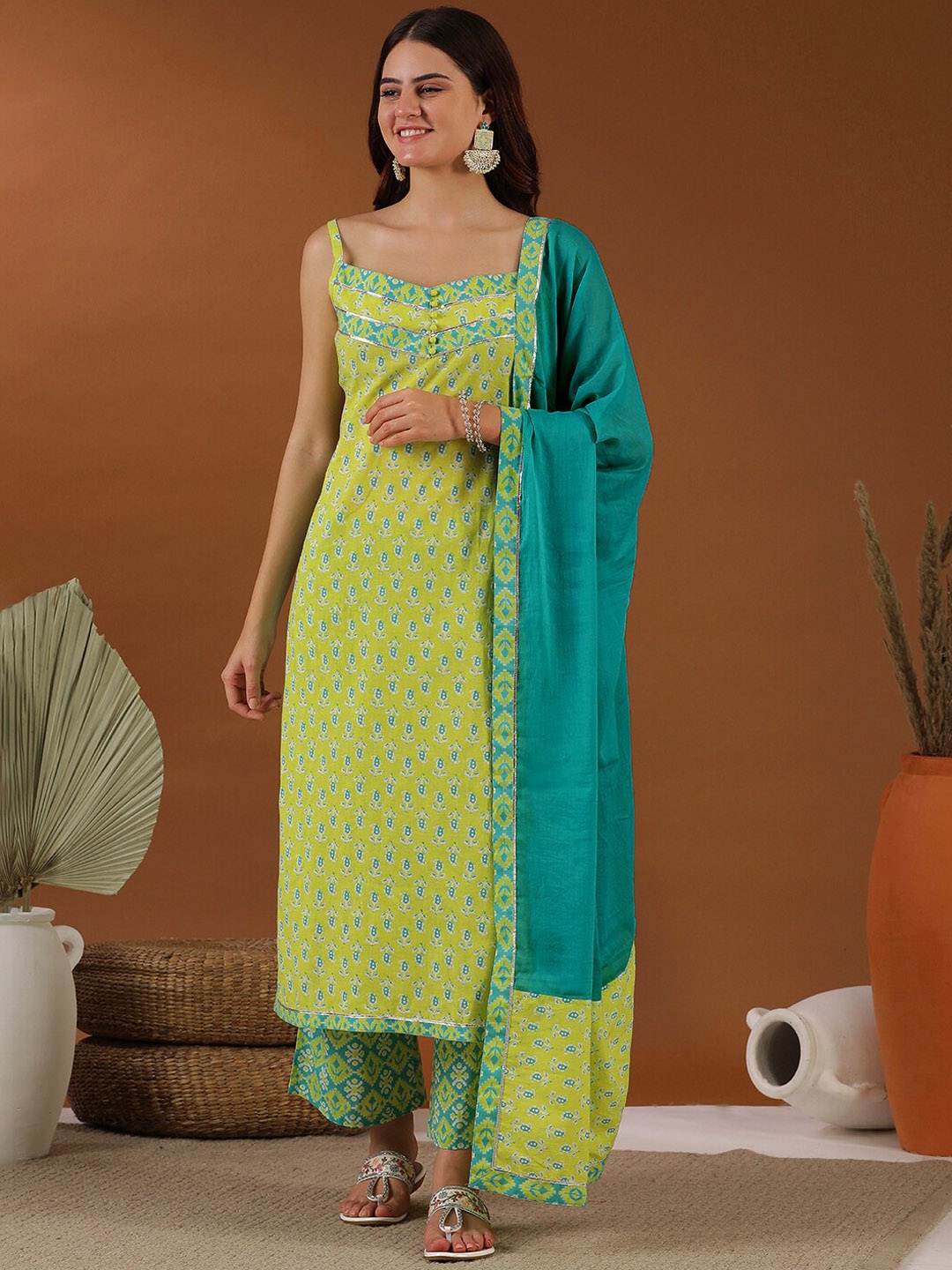 

Inddus Floral Printed Regular Gotta Patti Kurta with Palazzos & Dupatta, Green