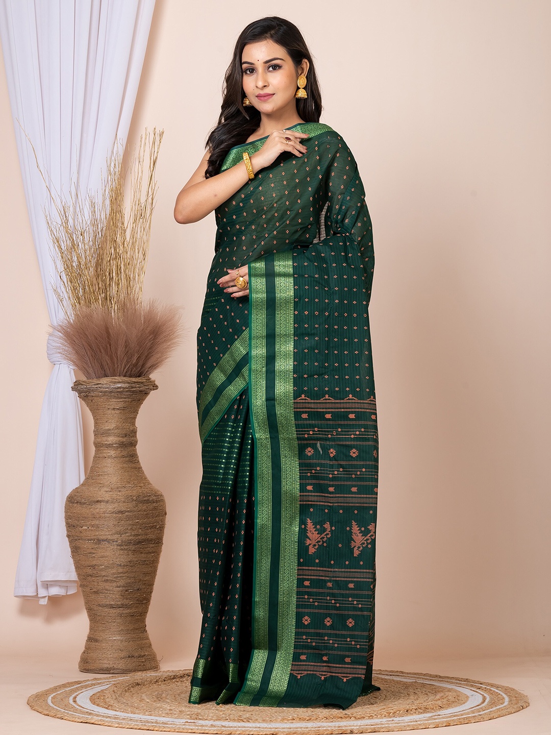 

HOUSE OF ARLI Ethnic Motifs Printed Pure Cotton Taant Saree, Green