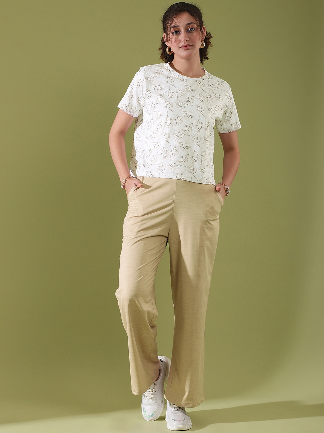 

Selvia Printed T-Shirt With Trouser, White