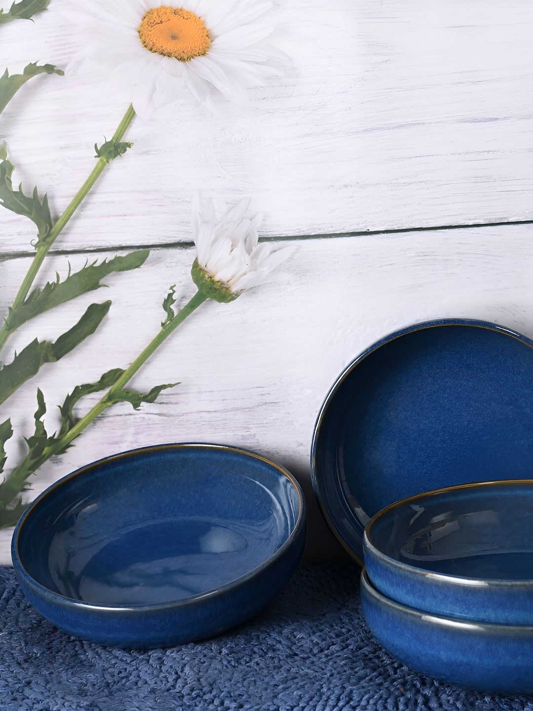 

Mesa 4 Pieces Blue Stoneware Glossy Bowl