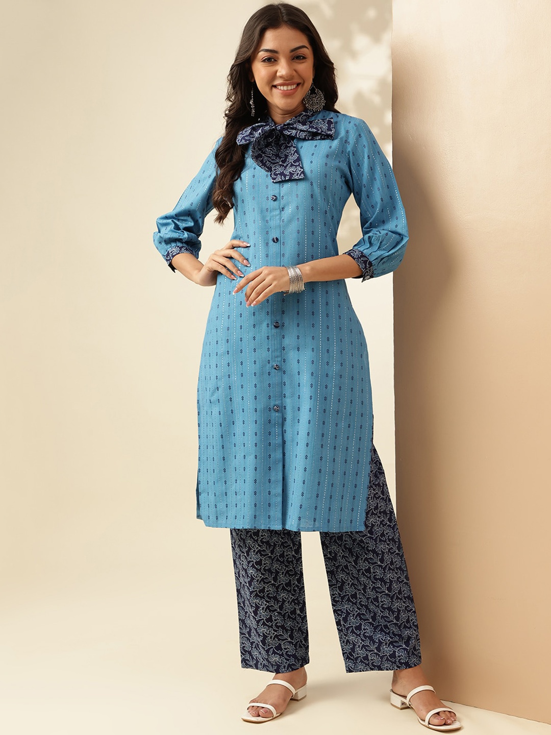 

Anouk Floral Design Tie Up Neck Three-Quarter Sleeves Cotton Straight Kurta & Palazzos, Blue