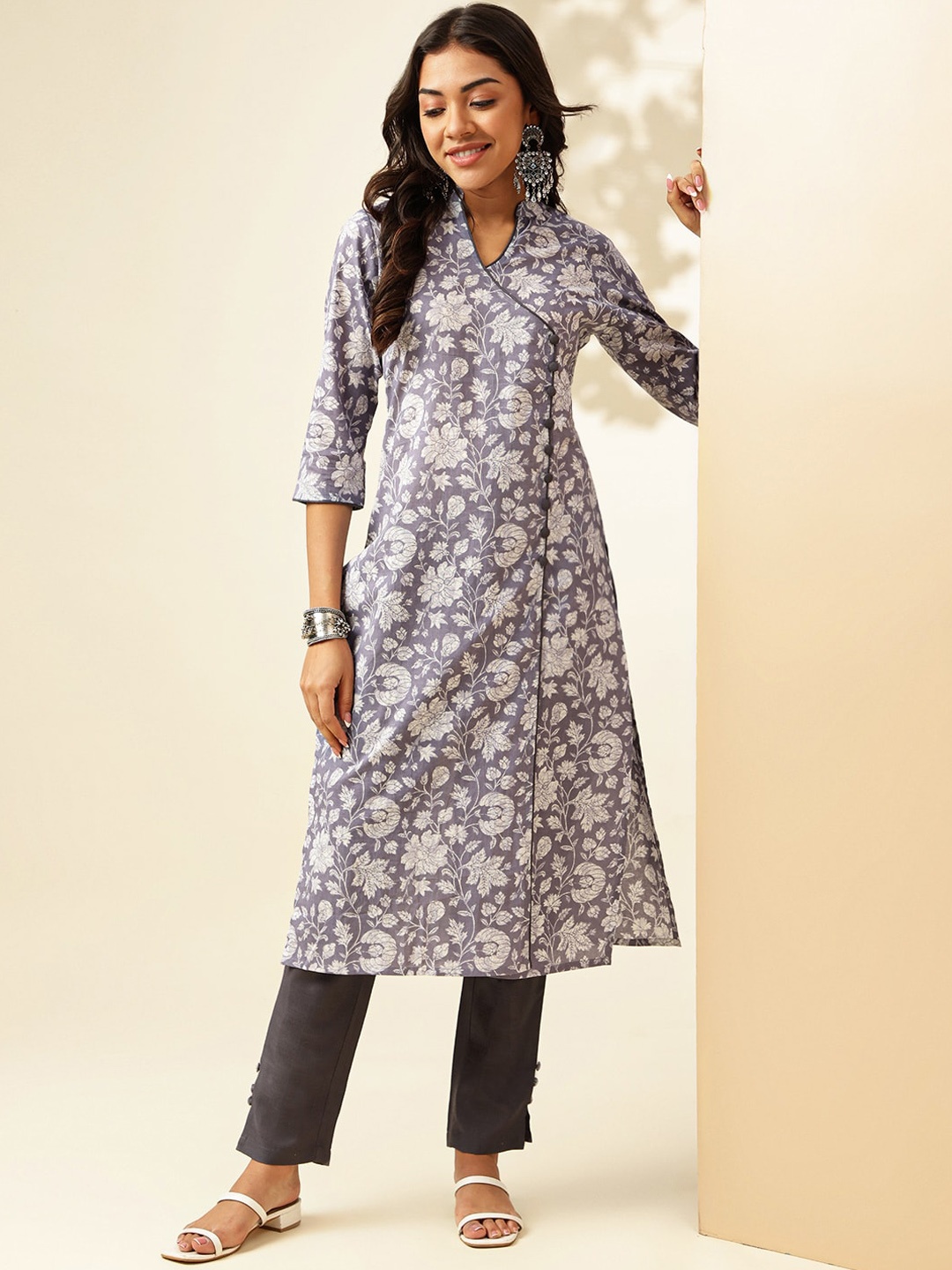 

Anouk Mandarin Collar Floral Printed Regular Pure Cotton Kurta with Trousers, Grey