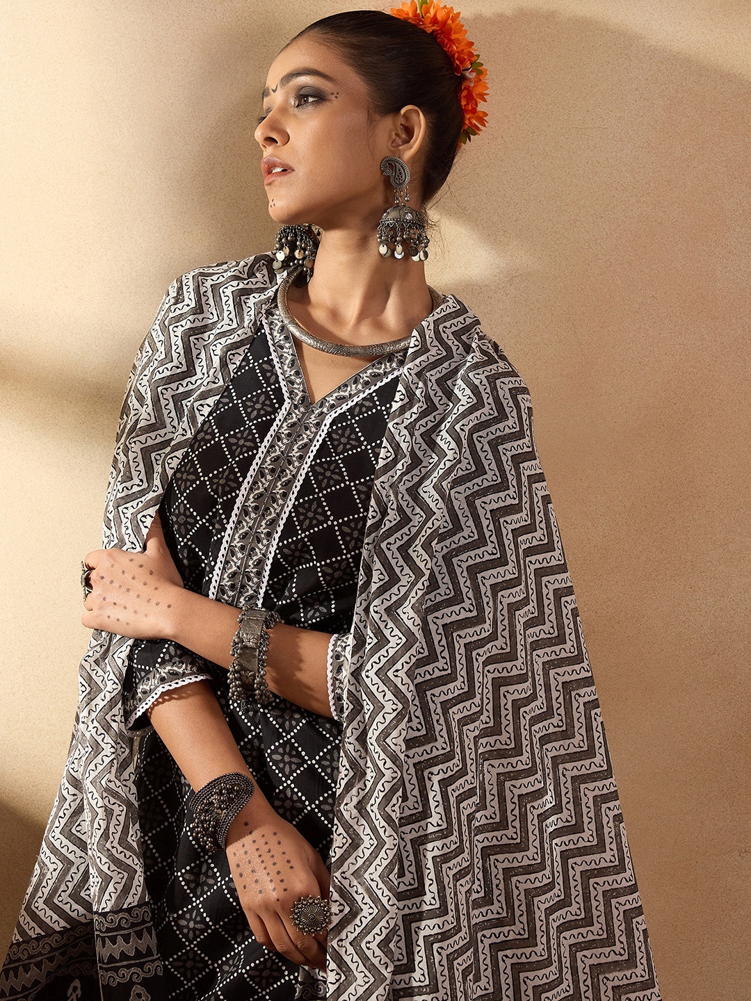 

Indo Era Printed Regular Pure Cotton Kurta with Salwar & Dupatta, Black
