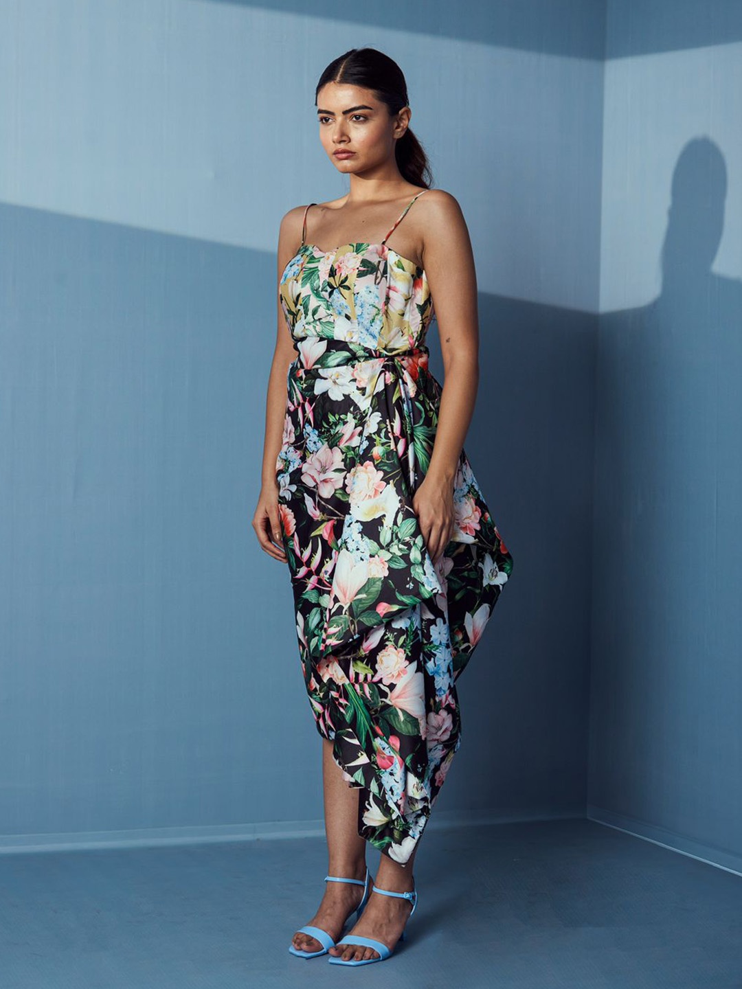 

Geethika kanumilli Floral Printed Shoulder Straps Sleeveless Satin Fit & Flare Maxi Dress, Black