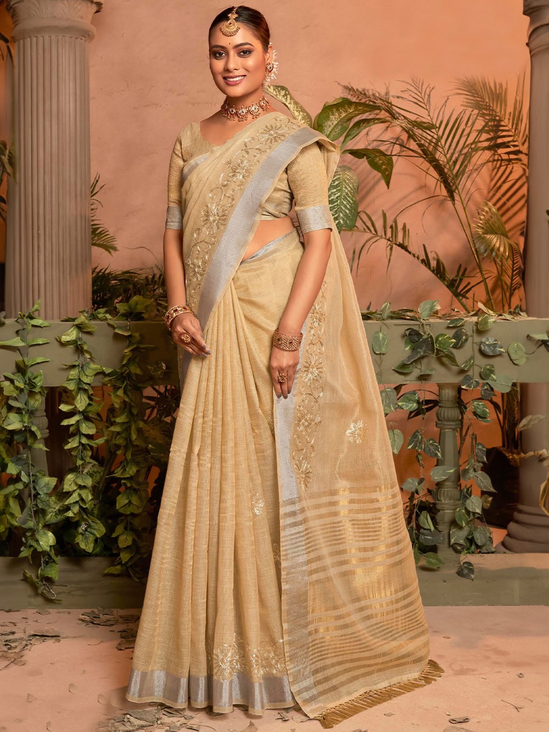 

VIRICA Floral Woven Design Sequinned Silk Cotton Mysore Silk Saree, Beige