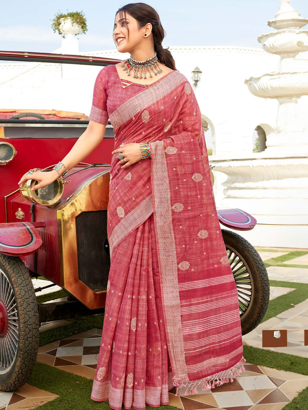 

VIRICA Ethnic Motifs Printed Sambalpuri Saree, Red