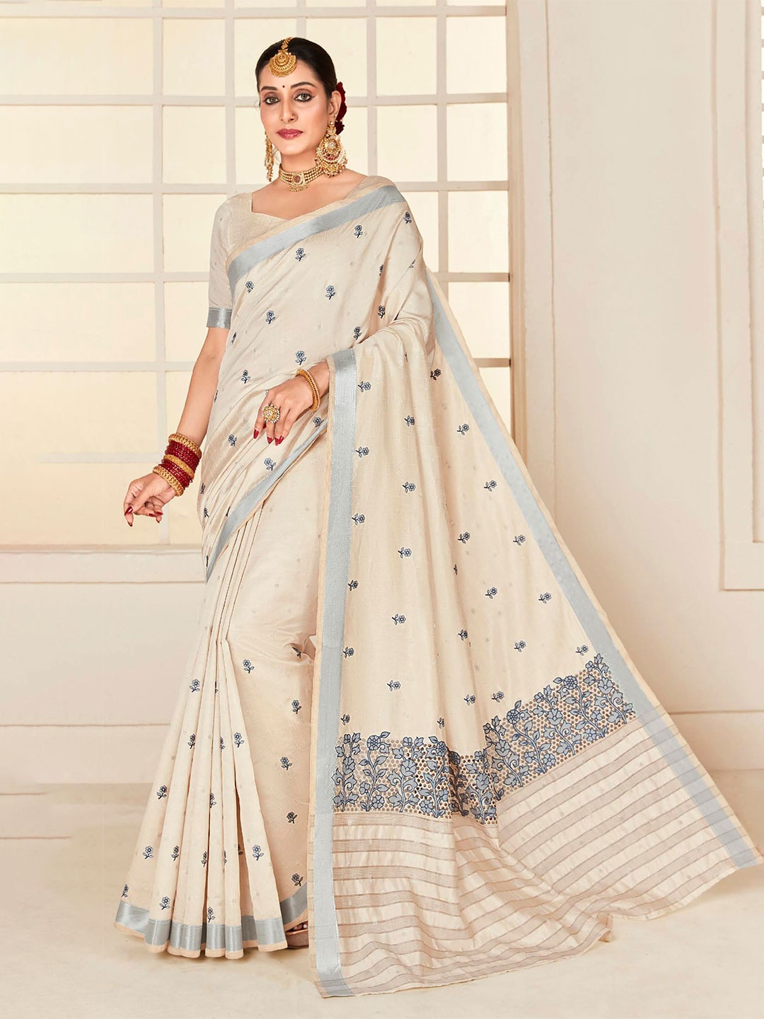 

VIRICA Floral Embroidered Silk Cotton Mysore Silk Saree, Cream