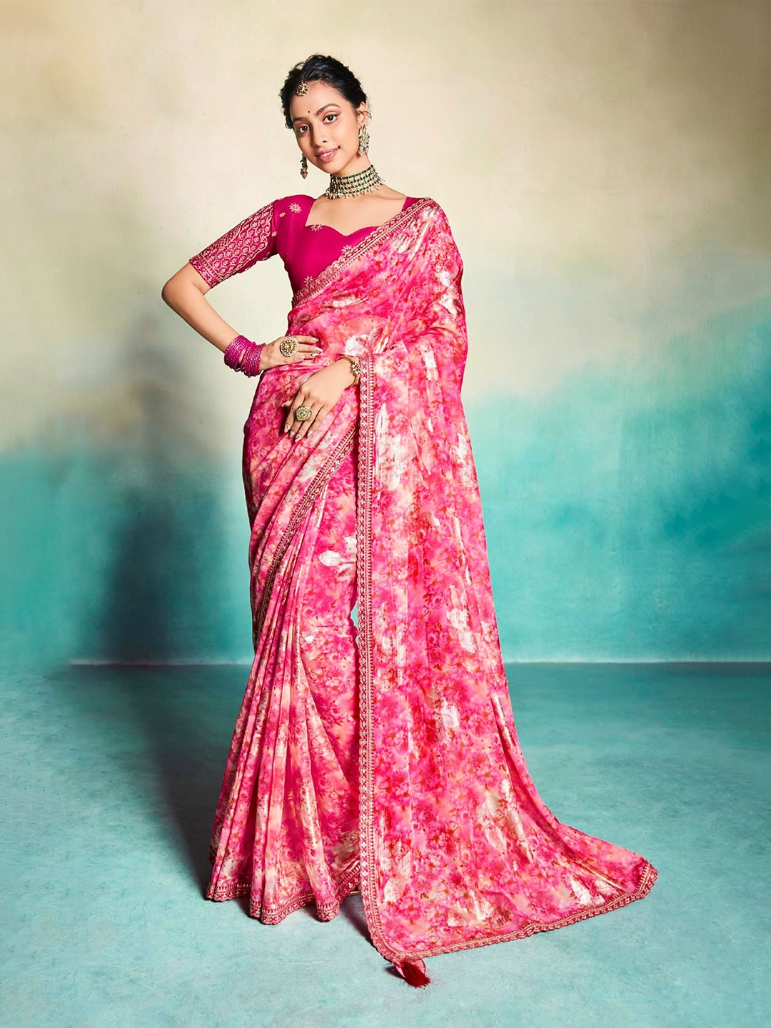 

VIRICA Tie & Dye Printed Zari Pure Georgette Saree, Pink