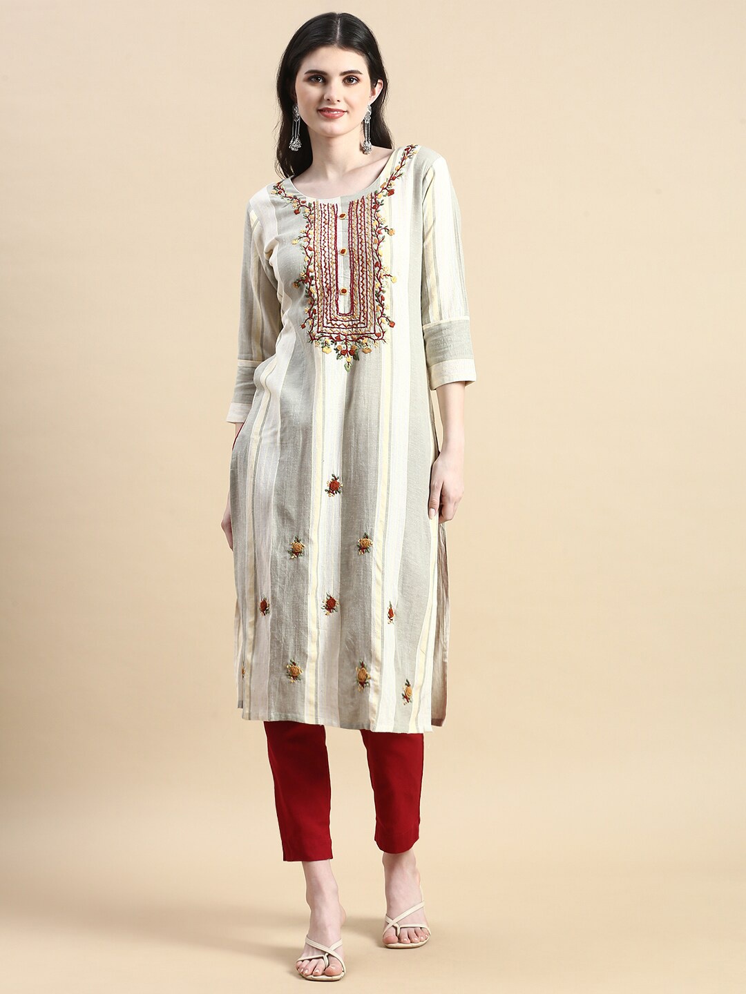 

GRANTH FASHION Floral Embroidered Straight Kurta, Sea green