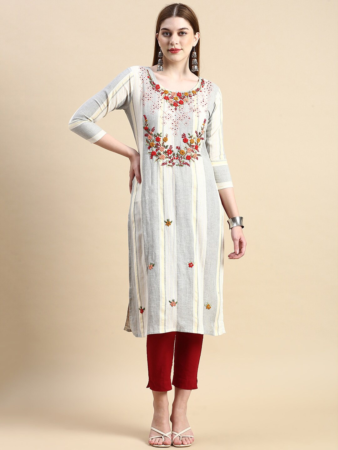 

GRANTH FASHION Floral Embroidered Straight Kurta, Grey