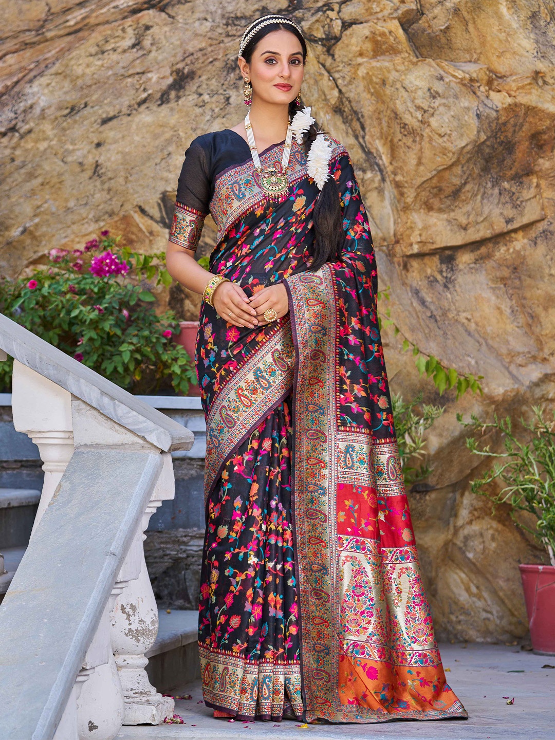 

KALINI Floral Printed Saree, Black