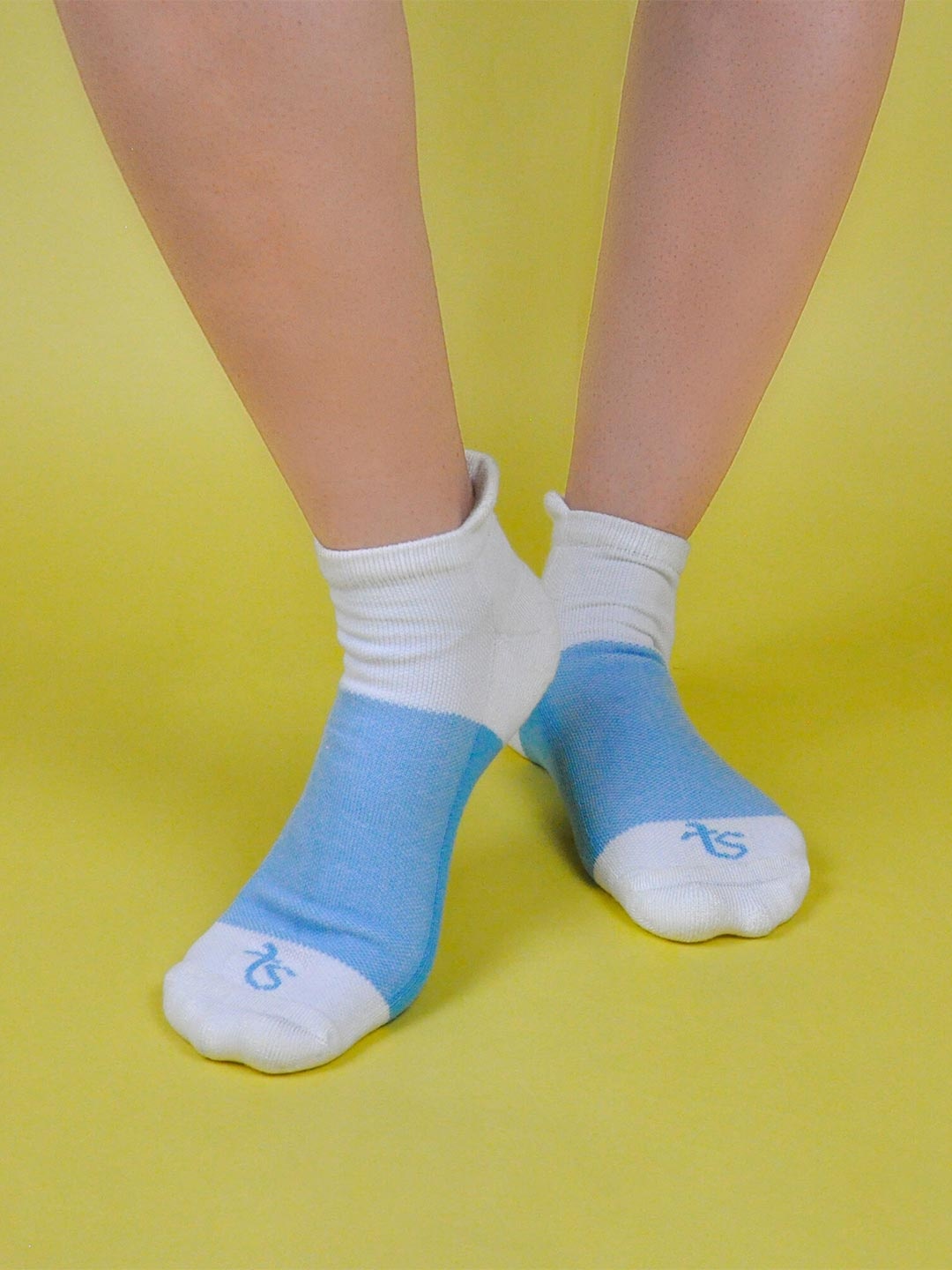 

TalkingSox Unisex Colourblocked Seamless Bamboo Ankle-Length Socks, Blue