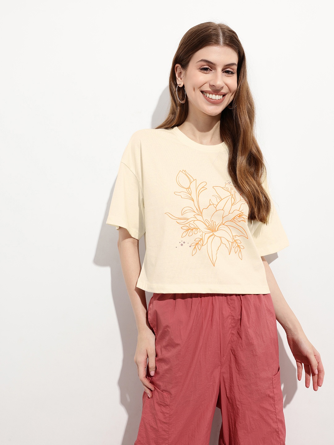 

DressBerry Dainty Sketch Florals Boxy Crop T-shirt, Off white