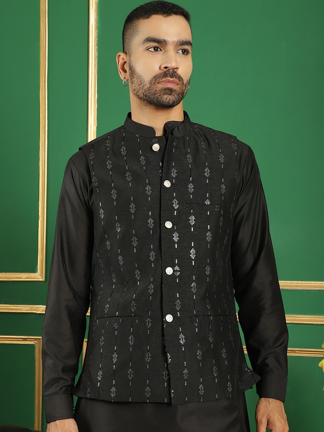 

Anouk Black Embroidered Sleeveless Nehru Jacket