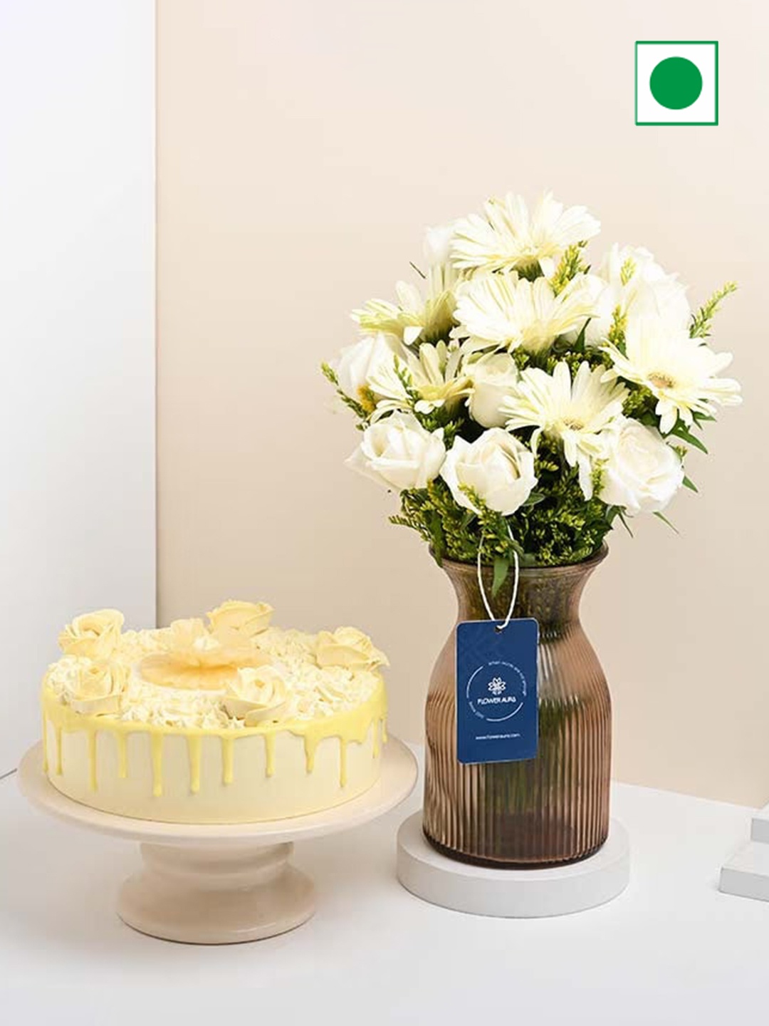 

Floweraura Fresh Live Pineapple Cake With Gerberas Roses Bouquet- 500 G, Yellow