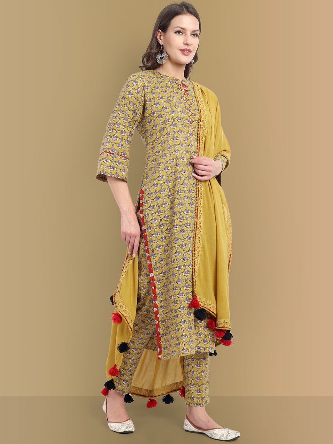

Mera Rang Floral Printed Mandarin Collar Straight Kurta, Mustard