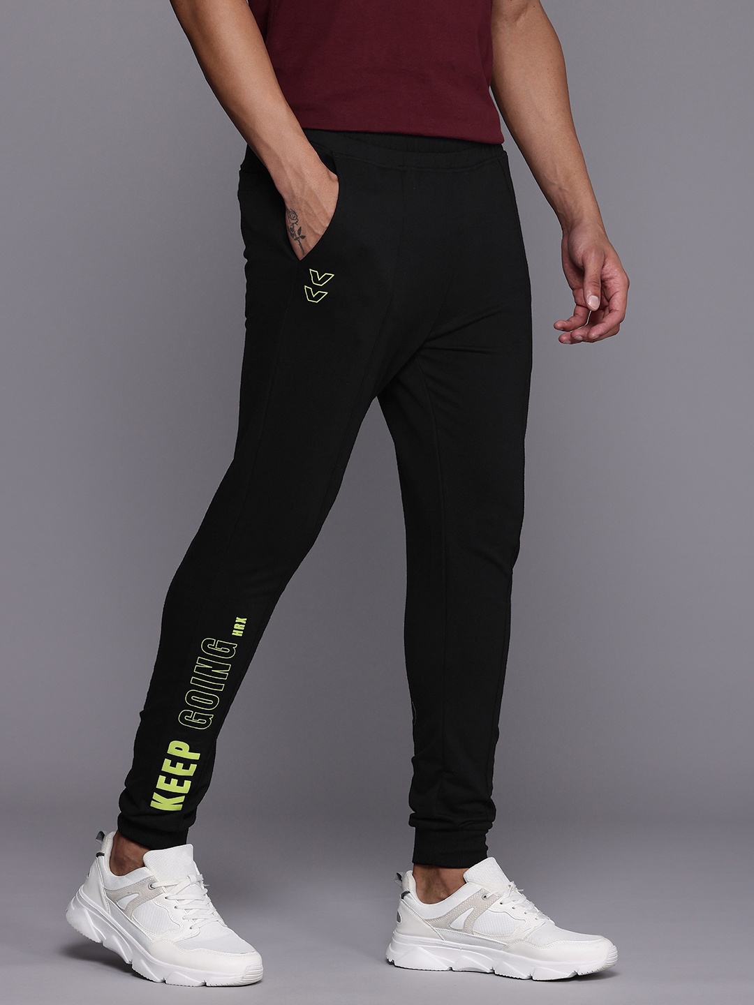 

HRX by Hrithik Roshan Typography Printed Slim Fit Anti Odour Joggers, Black