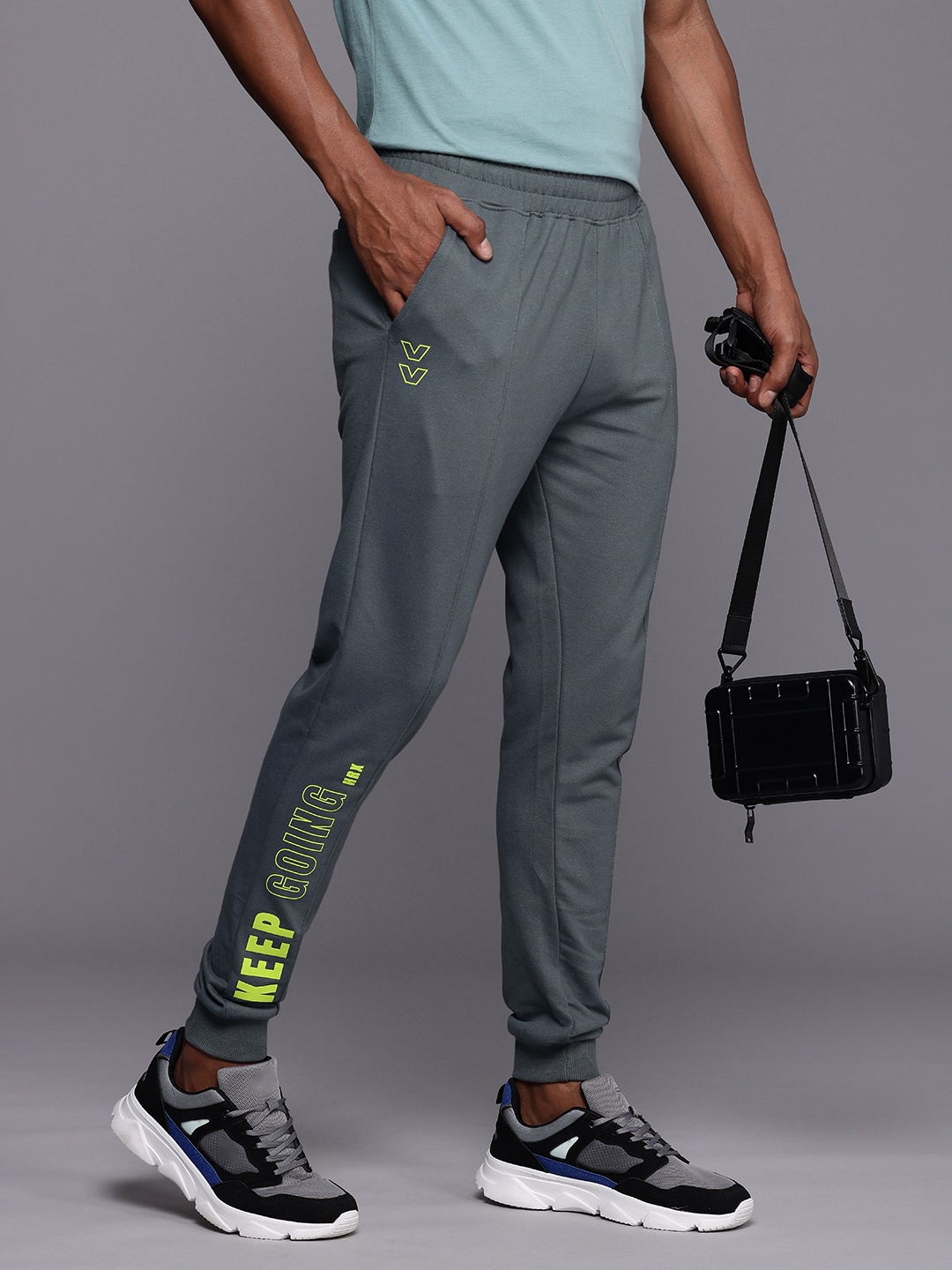 

HRX by Hrithik Roshan Typography Printed Slim Fit Anti Odour Joggers, Grey