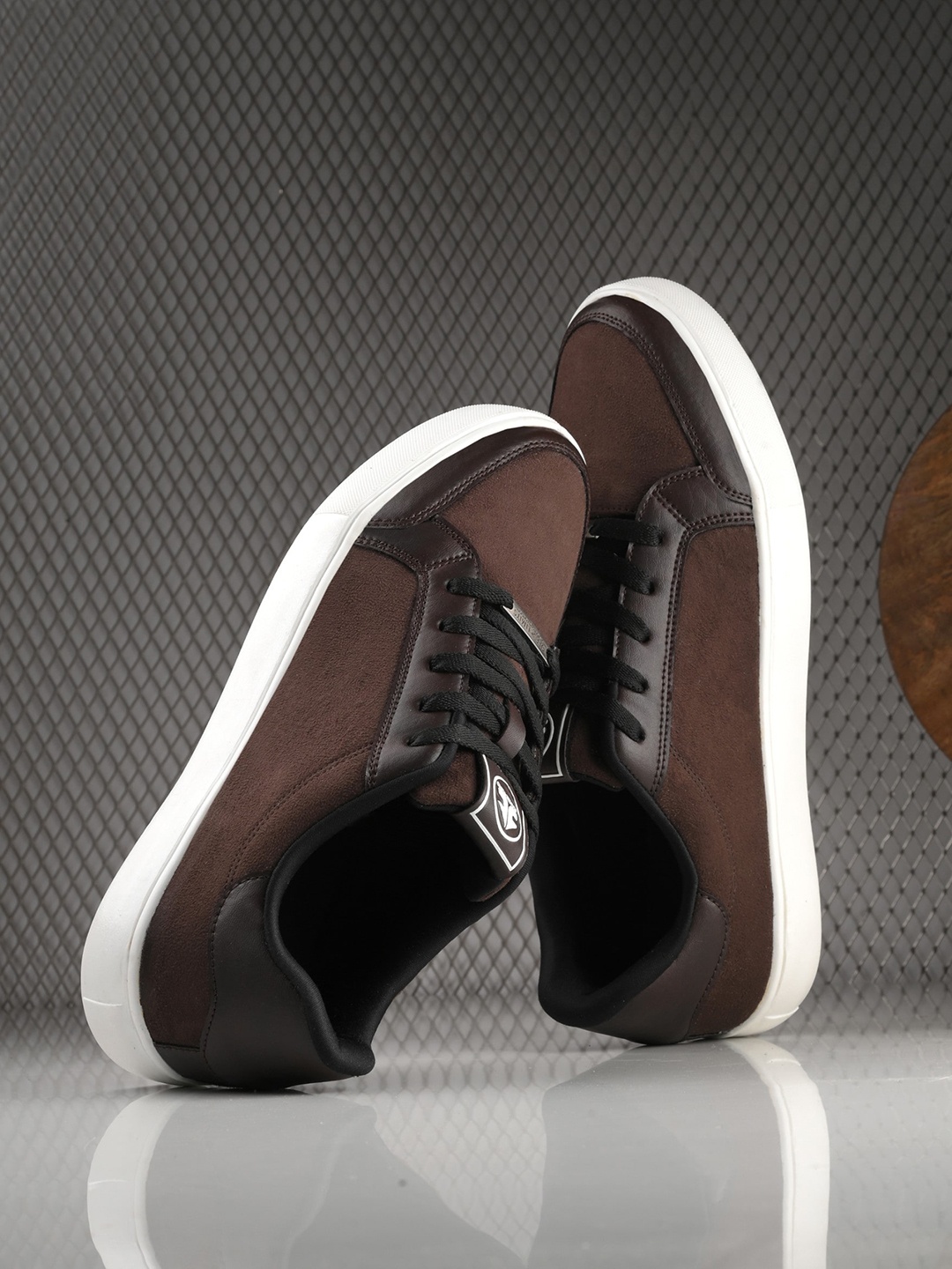 

OFF LIMITS Men Comfort Insole Contrast Sole Lace-Up Sneakers, Brown