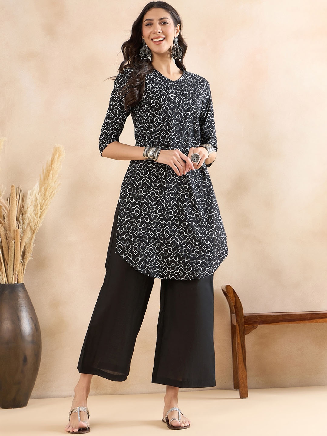 

Anouk Geometric Printed V-Neck Pure Cotton Straight Kurta with Palazzos, Black