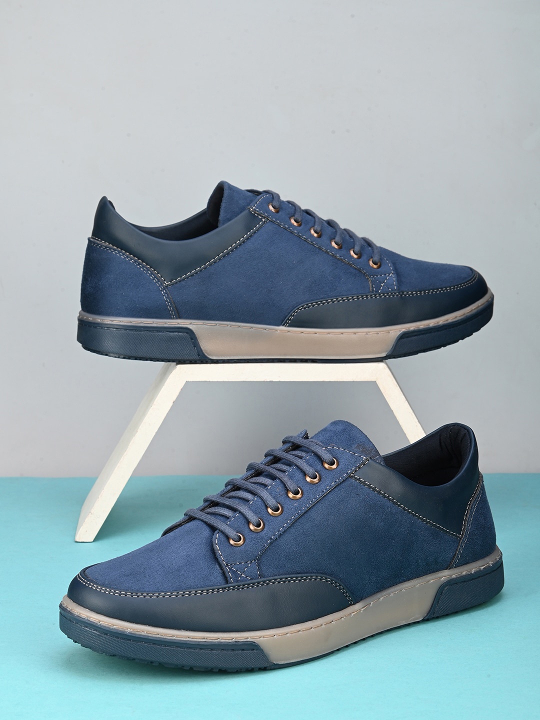 

The Roadster Lifestyle Co. Men Blue Memory Foam Lace-Up Sneakers