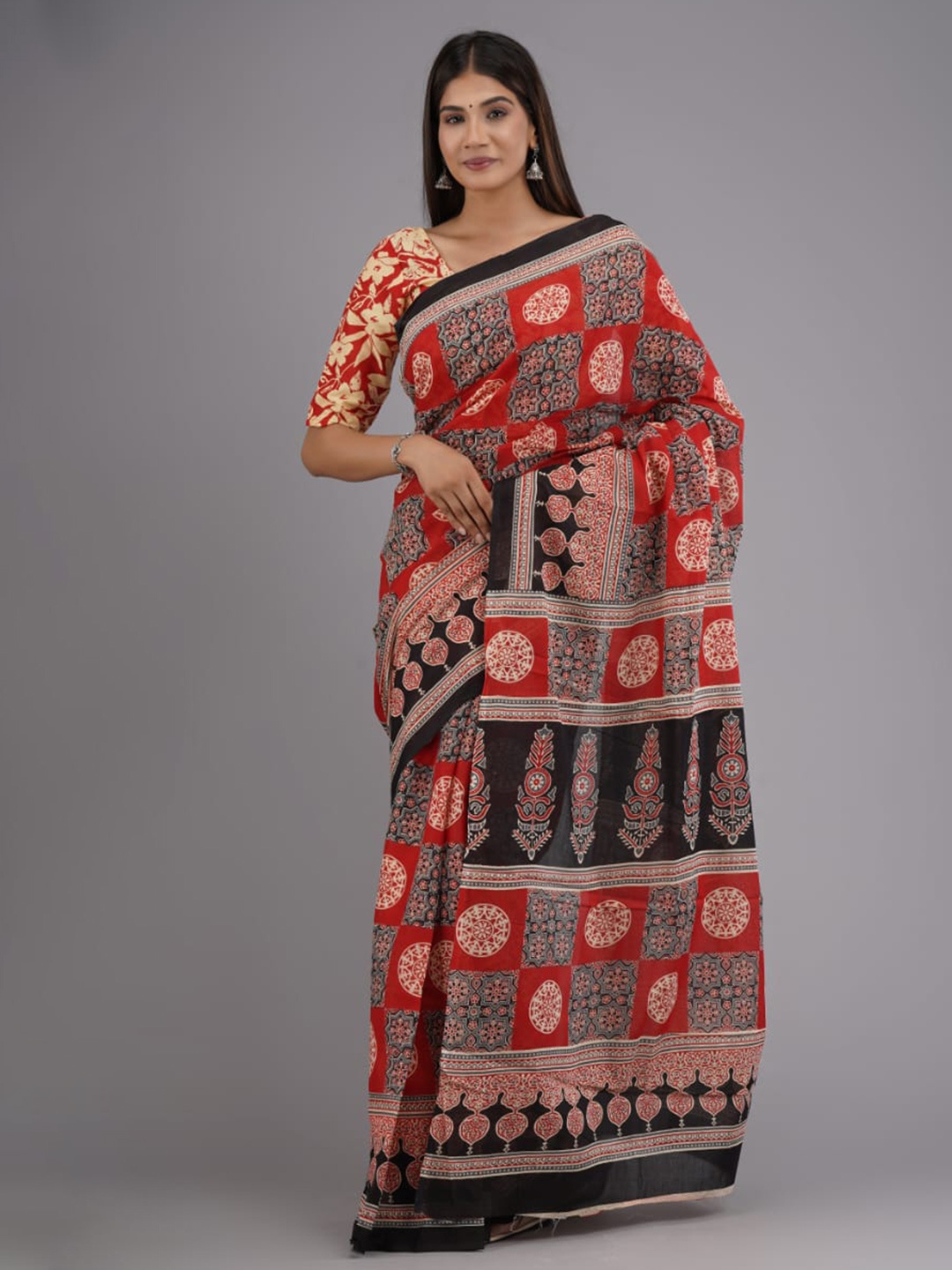 

clothonus Ethnic Motifs Printed Ikat Pure Cotton Block Print Saree, Maroon