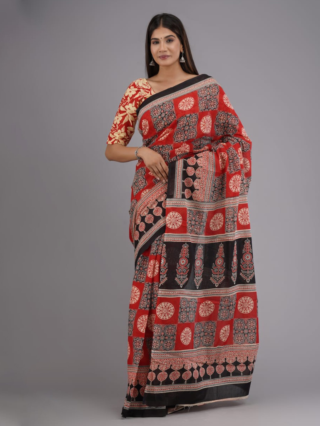 

clothonus Ethnic Motifs Printed Ikat Pure Cotton Block Print Saree, Maroon