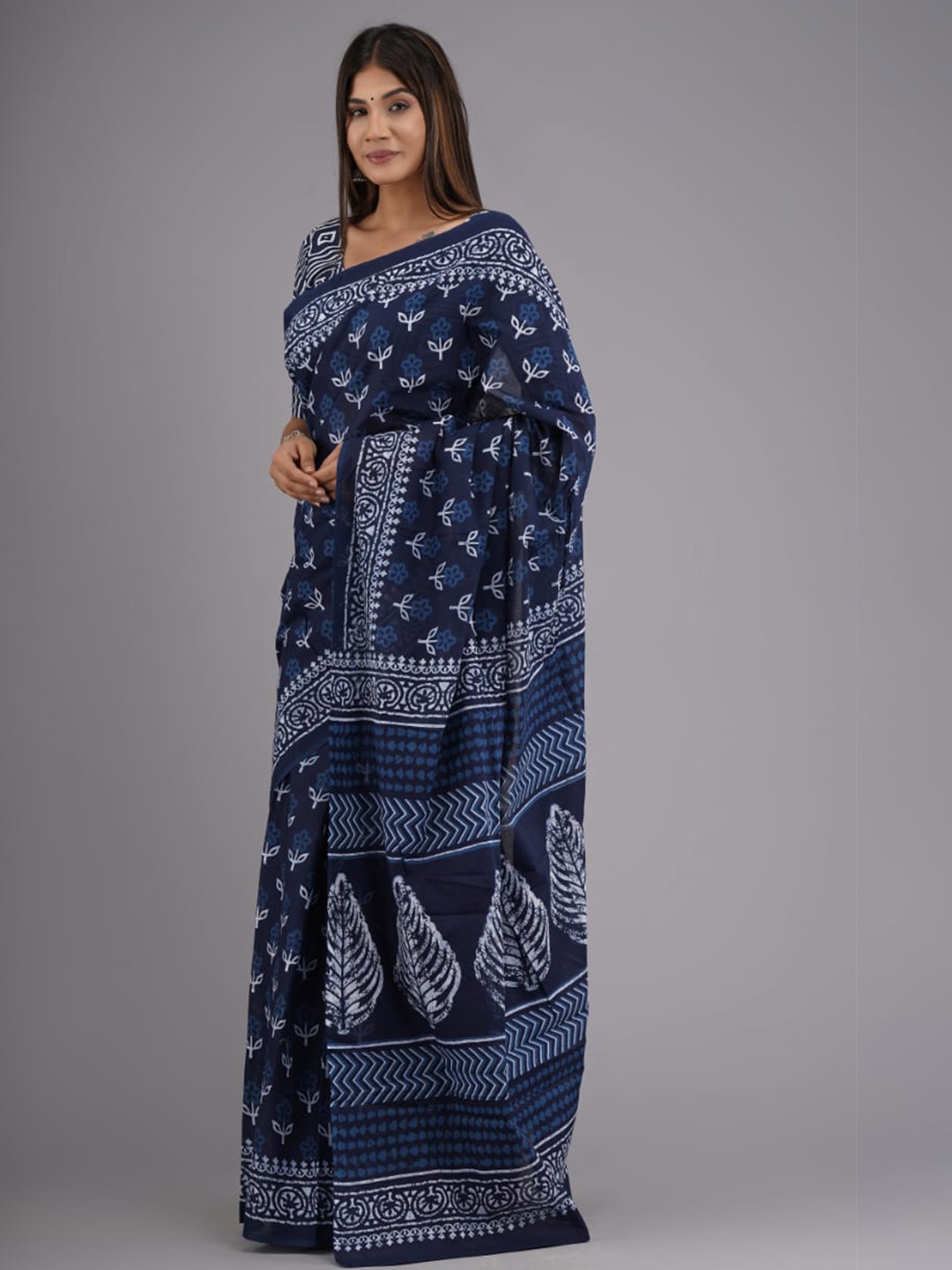 

clothonus Floral Printed Ikat Pure Cotton Block Print Saree, Blue