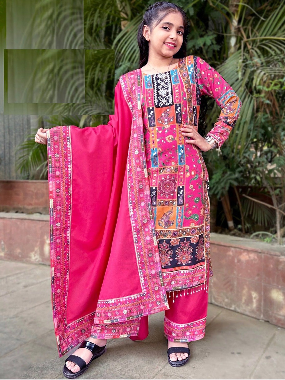 

BAESD Girls Floral Printed Long Sleeves Mirror Work Kurti with Pyjamas & Dupatta, Pink