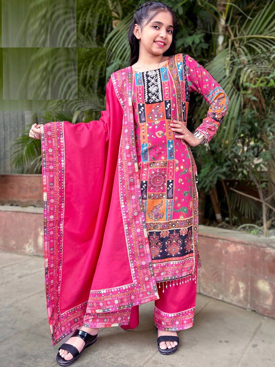 

BAESD Girls Floral Printed Regular Mirror Work Straight Kurta With Trousers & Dupatta, Pink