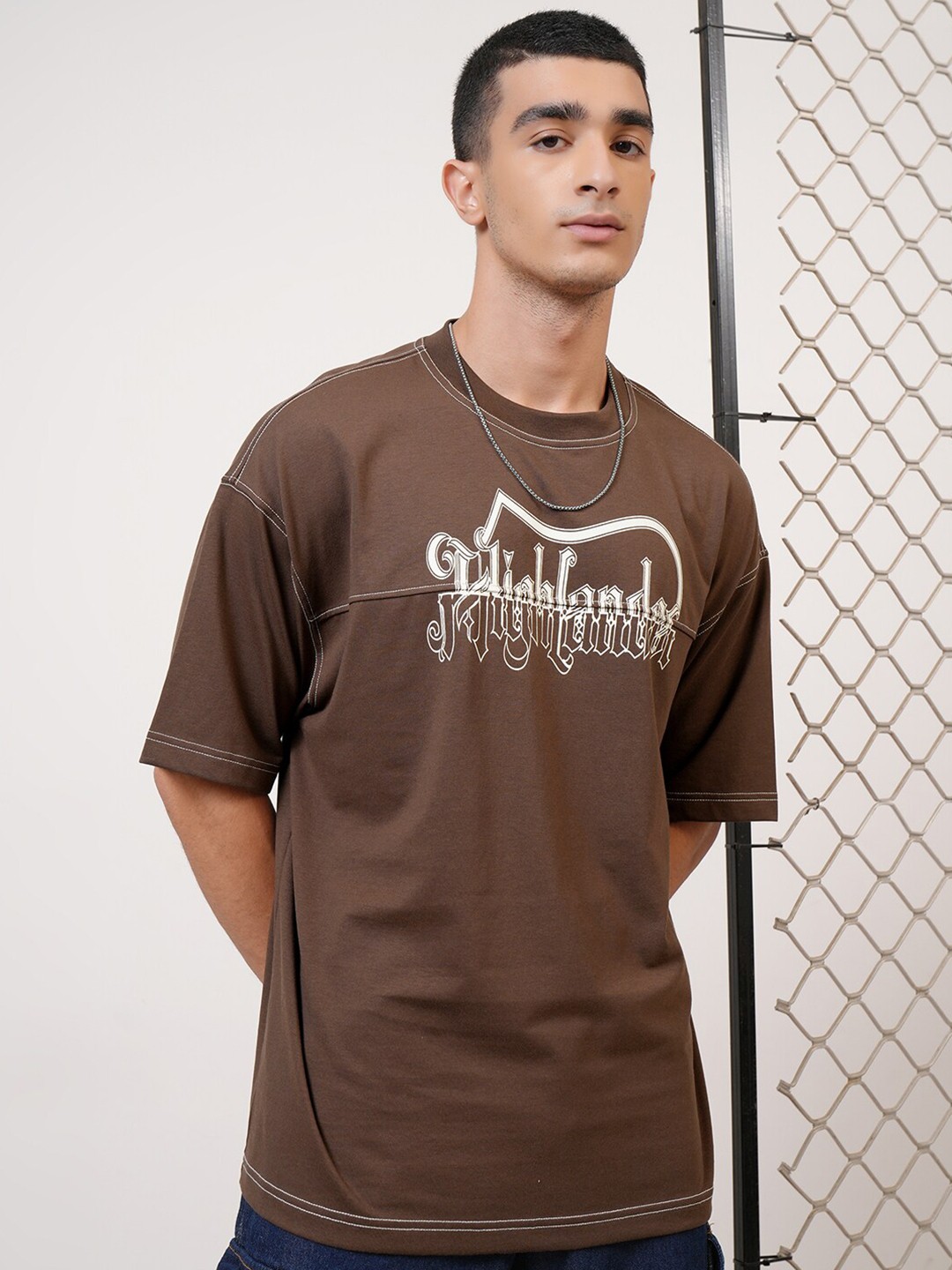 

HIGHLANDER Typography Printed Drop-Shoulder Sleeves Oversized T-shirt, Brown
