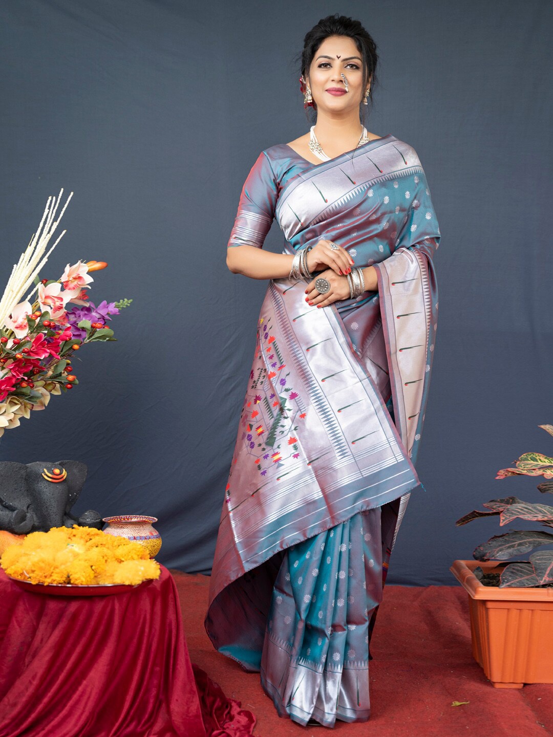 

Siya Fashion Floral Banarasi Saree, Blue