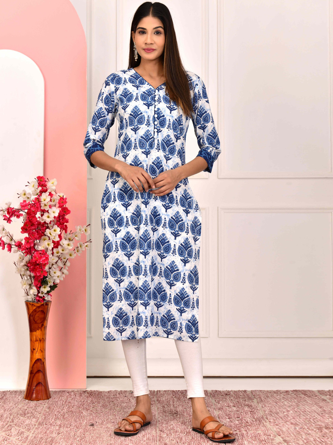

PARCHHAI Ethnic Motifs Printed V-Neck Pure Cotton Straight Kurta, White