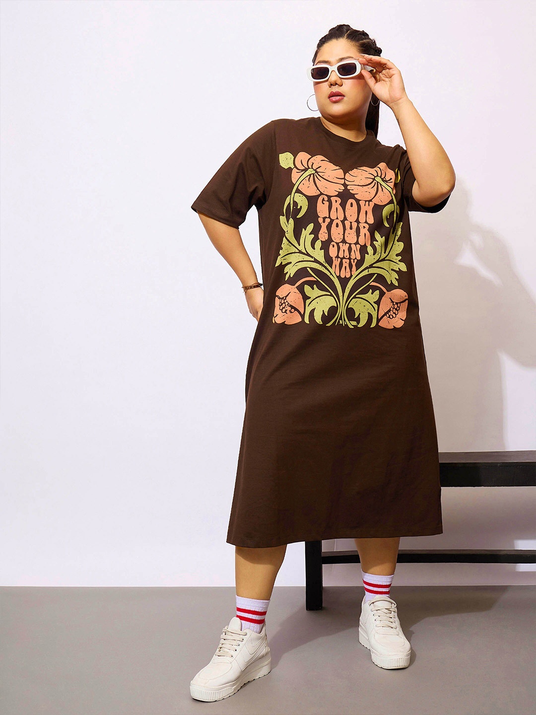 

SASSAFRAS Curve Plus Size Brown Floral Printed Cotton T-shirt Midi Dress