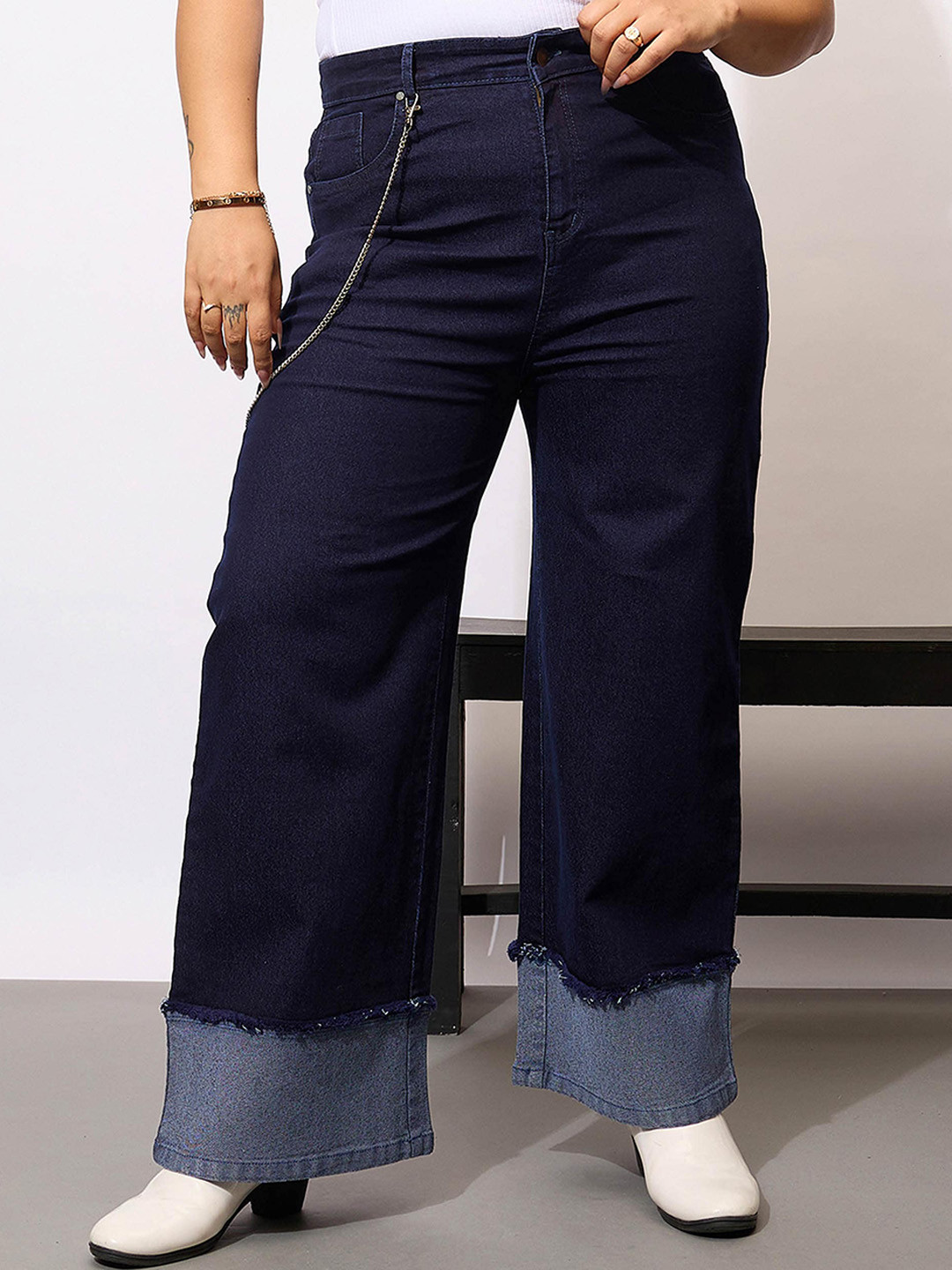 

SASSAFRAS Curve Women PLus Size Comfort Acid Wash Clean Look Stretchable Jeans, Navy blue