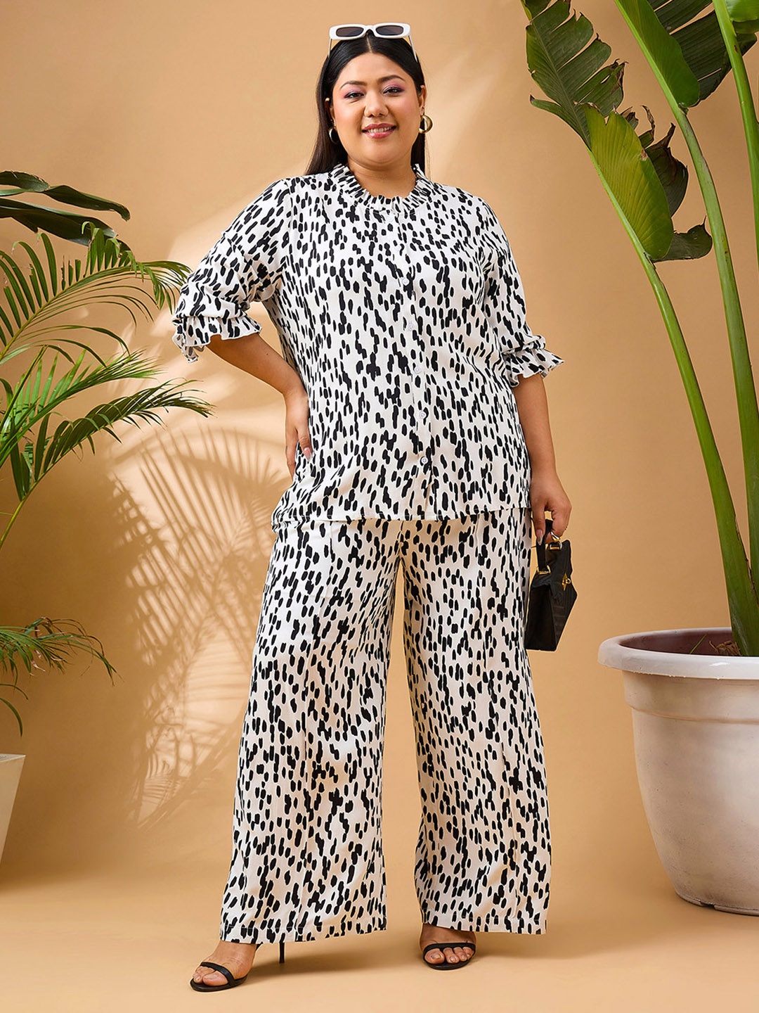 

SASSAFRAS Curve Plus Size White Printed Shirt & Trousers Co-Ords