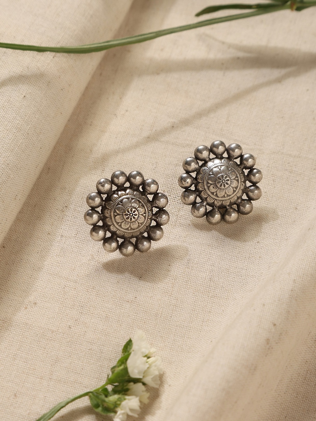 

trueBrowns Silver Plated Contemporary Oxidised Studs