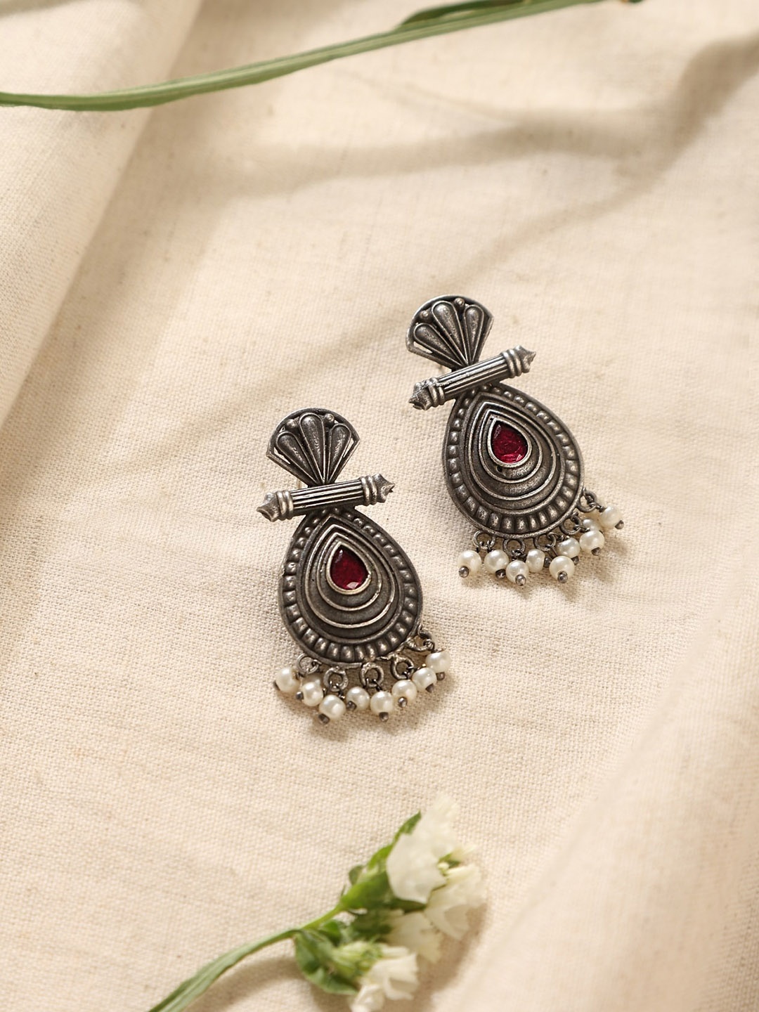 

trueBrowns Silver Plated Contemporary Oxidised Drop Earrings