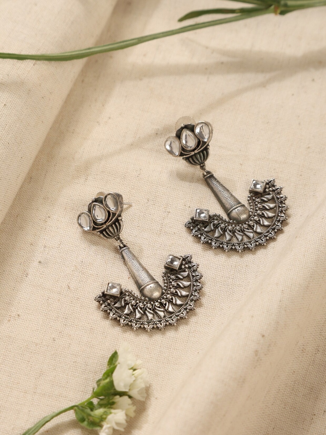 

trueBrowns Silver Plated Contemporary Oxidised Drop Earrings