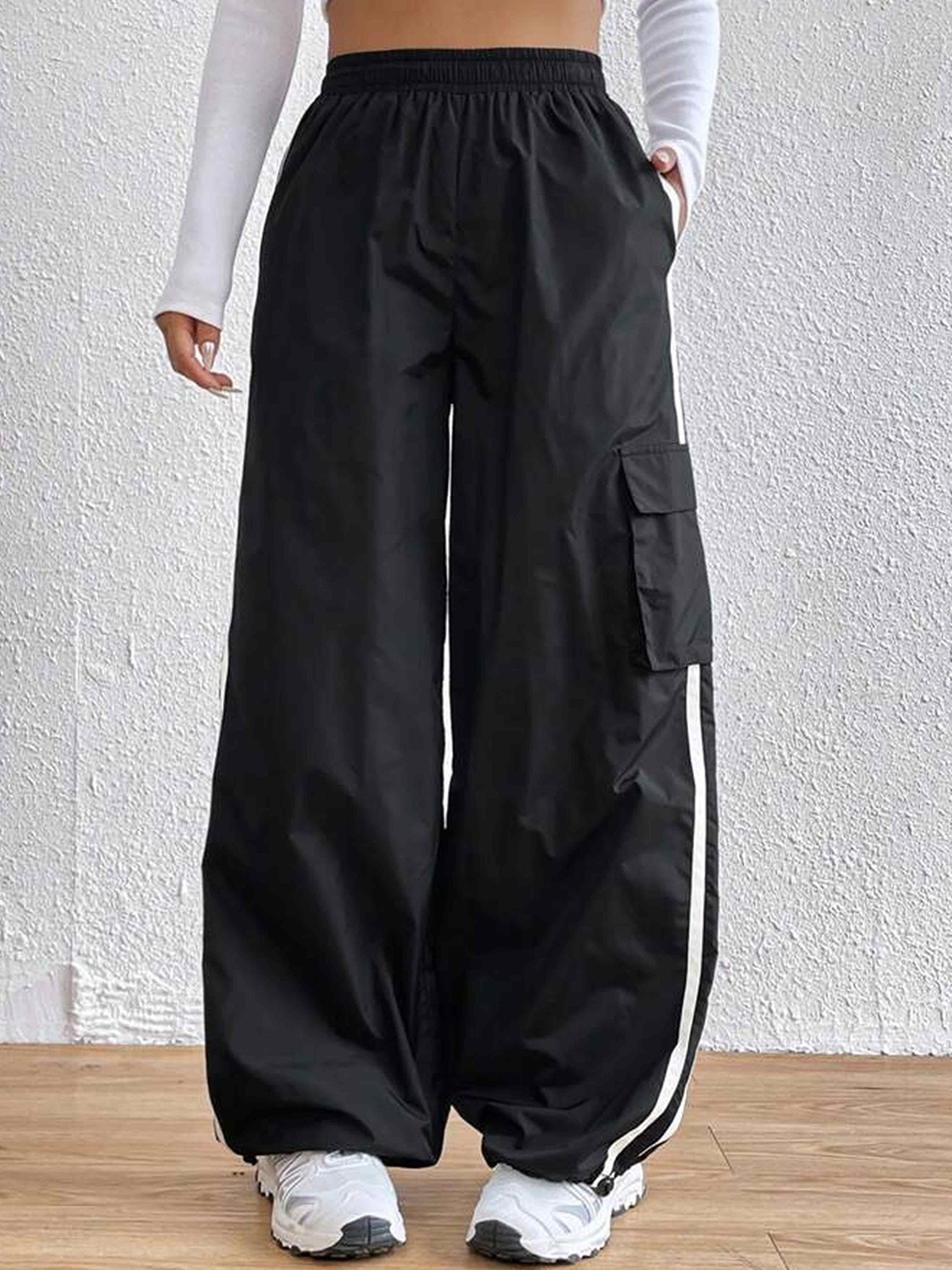 

TABADTOD Women Relaxed Loose Fit Cargo Trousers, Black
