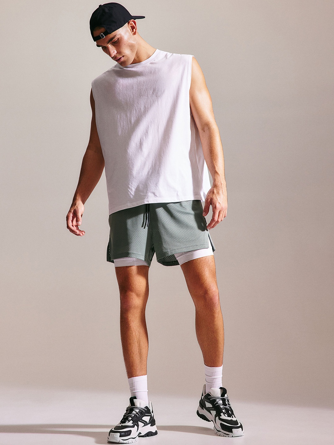 

H&M Men DryMove 2-In-1 Sports Shorts, Green