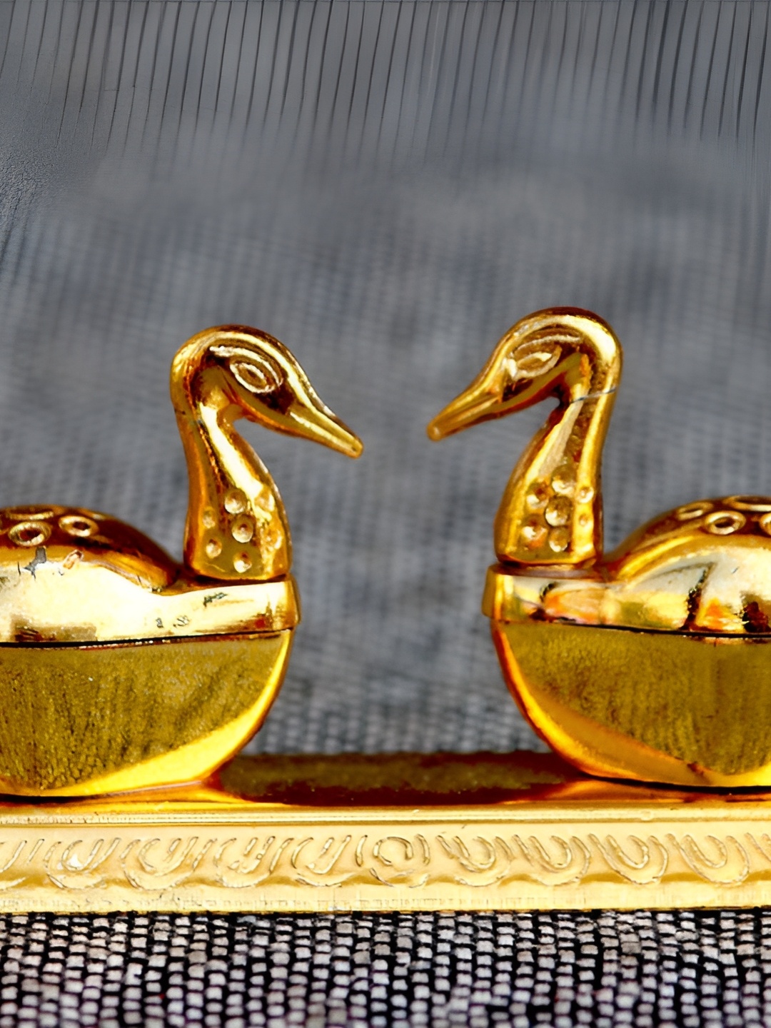 

Craft Junction Gold-Toned Metal Duck Showpiece