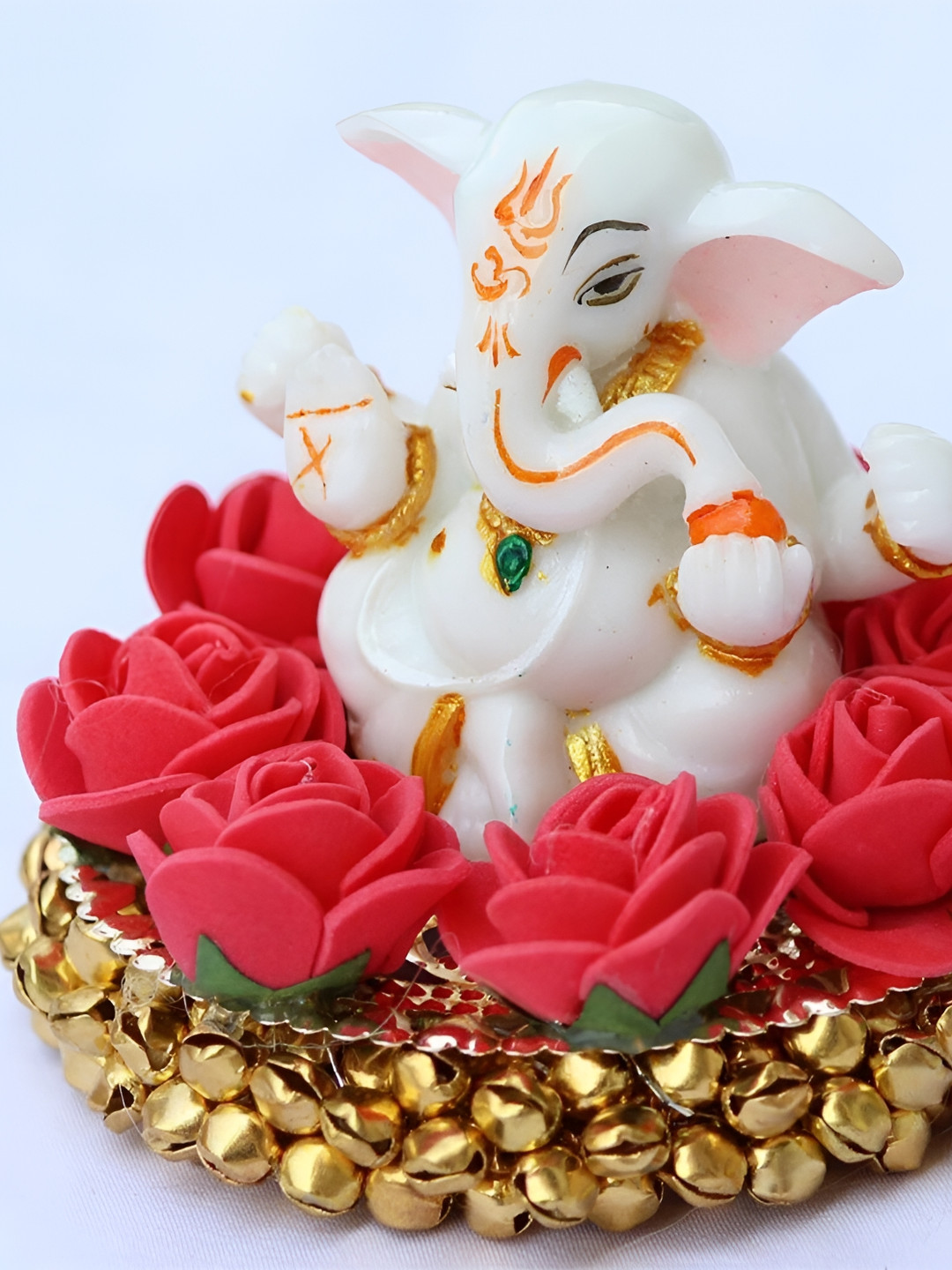 

Craft Junction White & Red Metal Decorative Showpiece