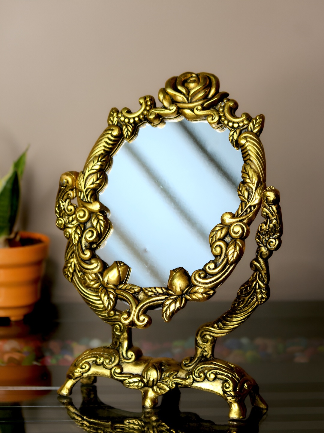 

Craft Junction Gold-Toned Brass Decorative Showpiece