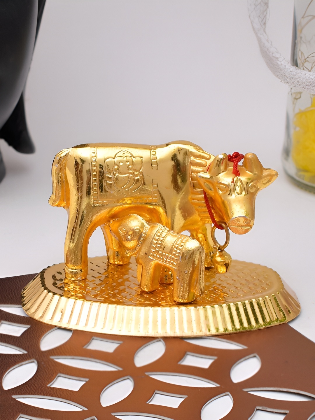 

Craft Junction Gold-Toned Metal Cow With Calf Showpieces