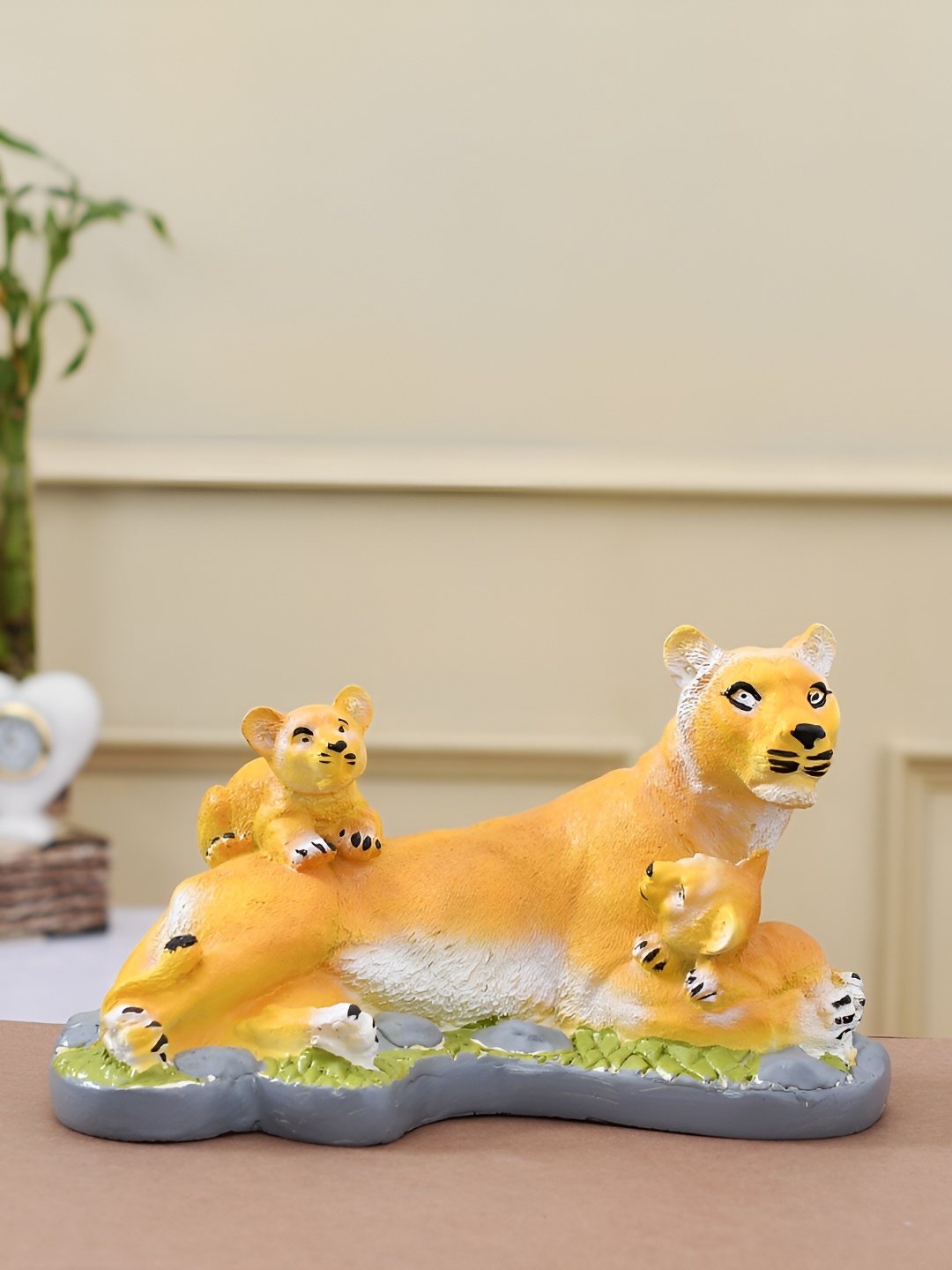 

Craft Junction Yellow Tiger Family Figurine Showpieces