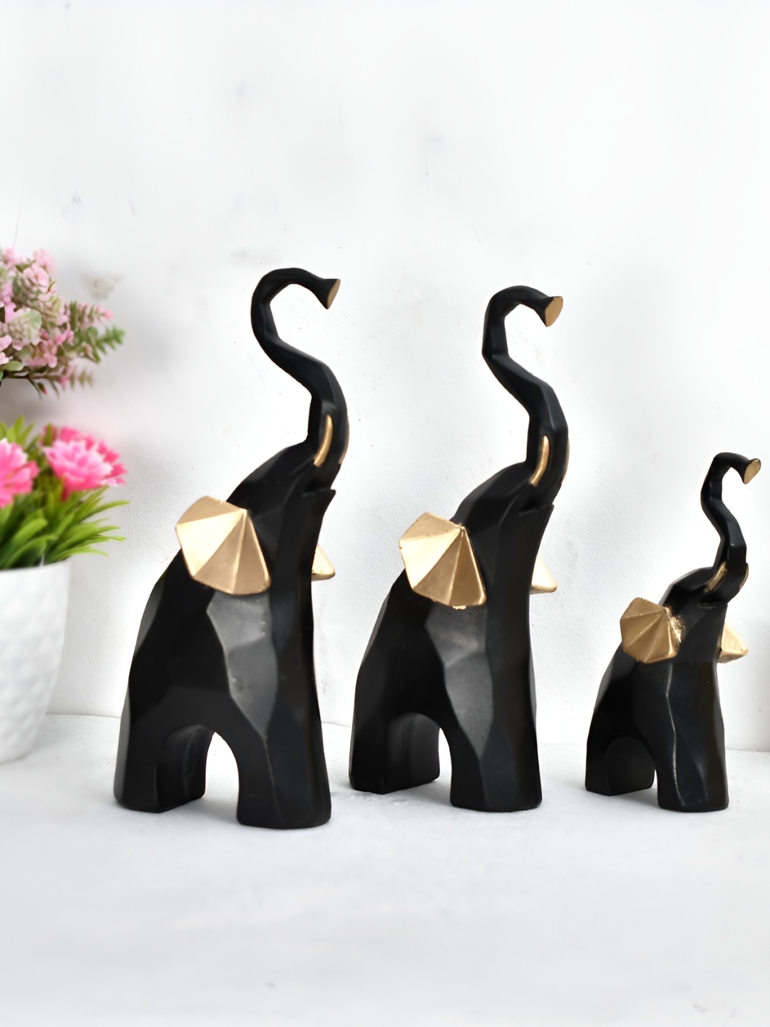 

Craft Junction Black Polyresin Curio Showpiece